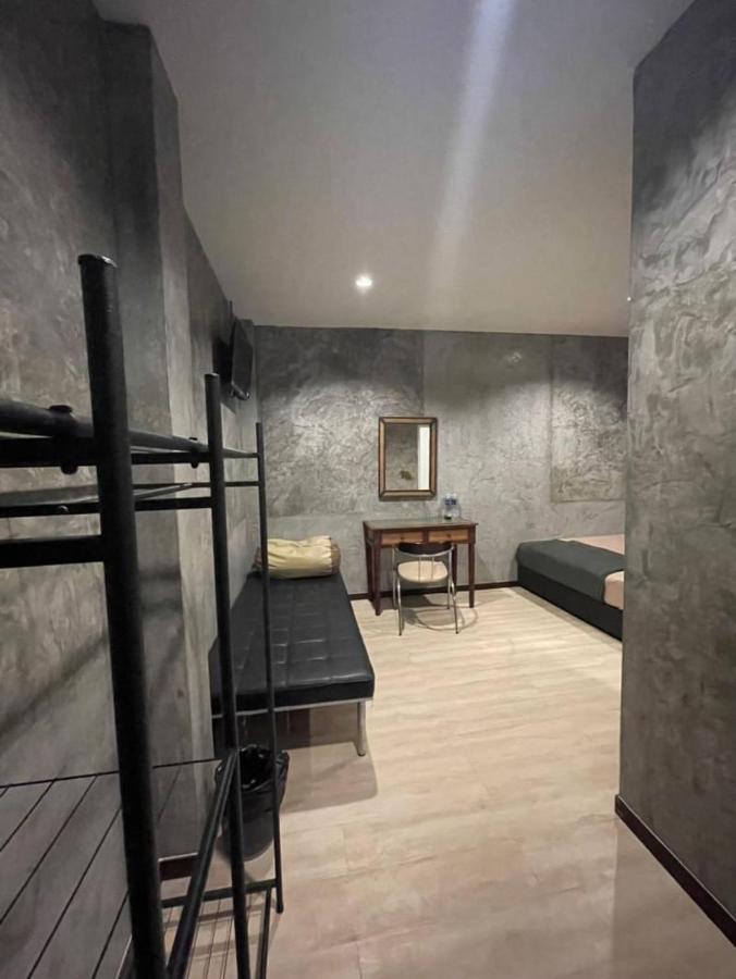 Atroomhostel