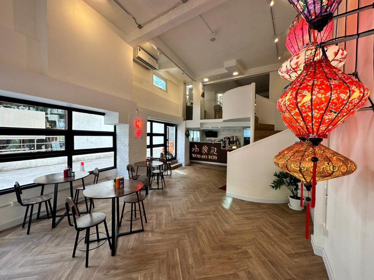 The White Den Sukhumvit 44 Albergue