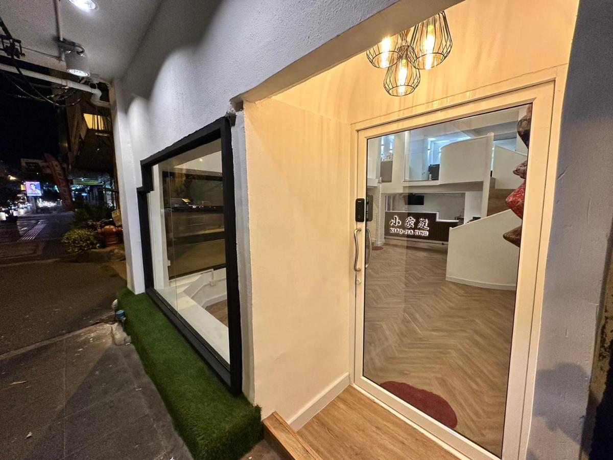 The White Den Sukhumvit 44 Albergue Banguecoque