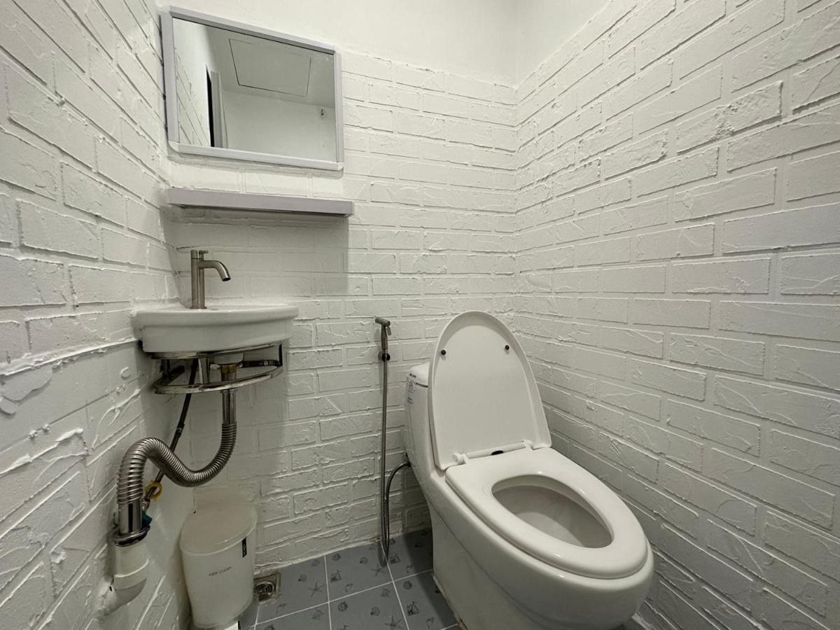 The White Den Sukhumvit 44 Albergue Banguecoque