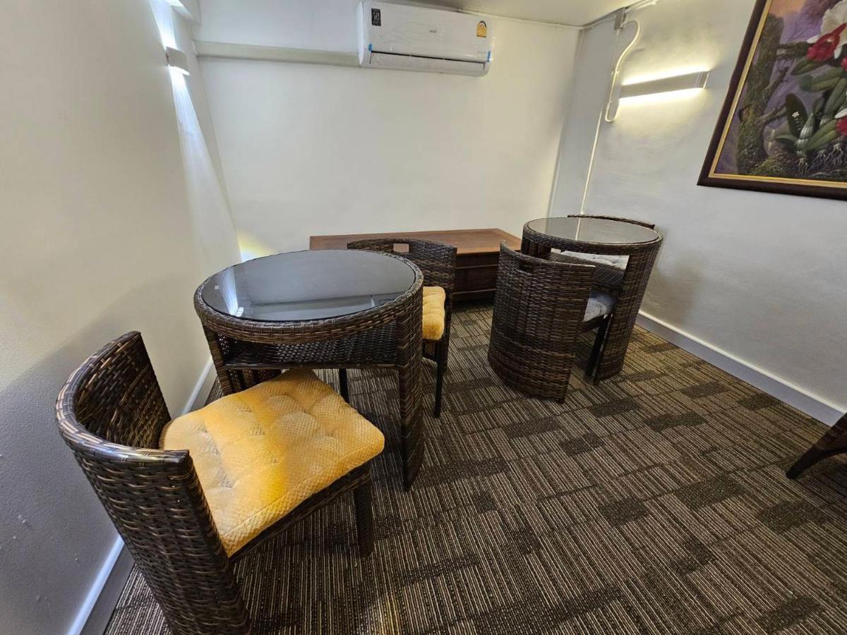 Albergue The White Den Sukhumvit 44