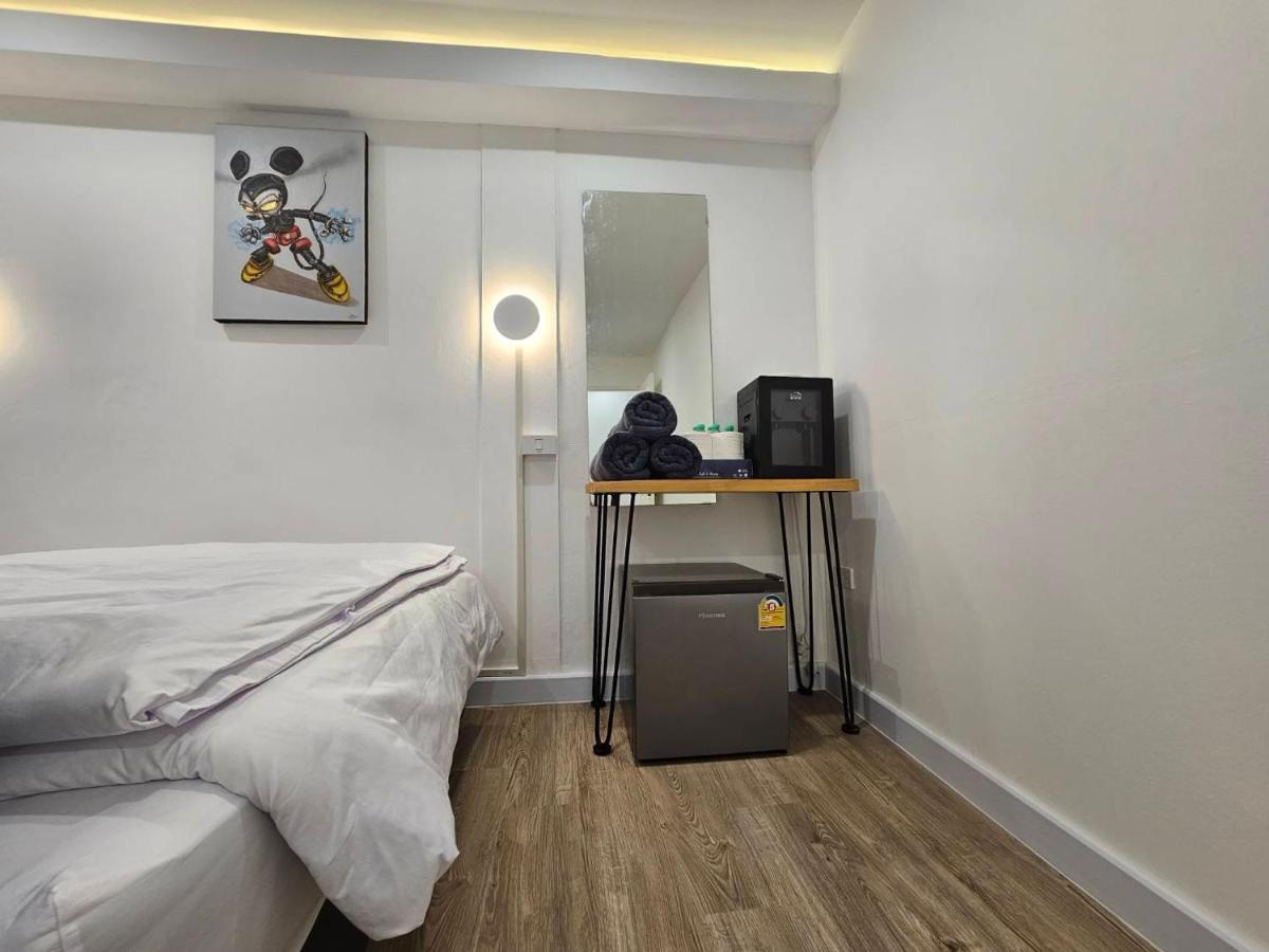 The White Den Sukhumvit 44 * Banguecoque
