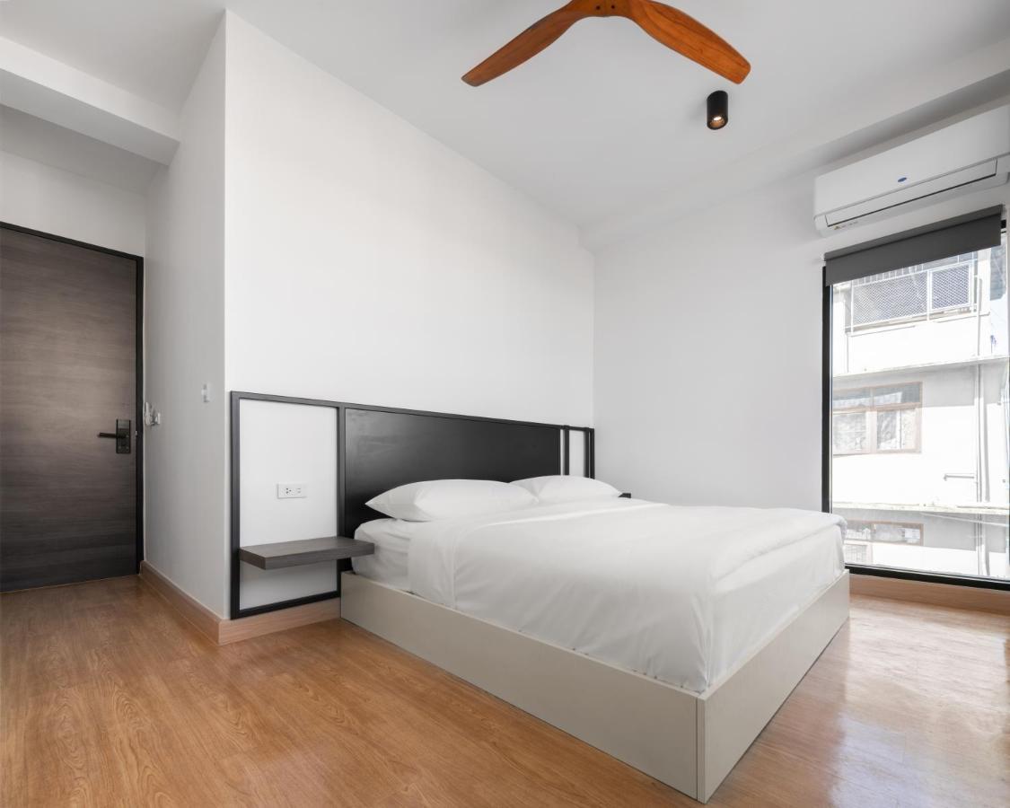 Casa Blanca Dusit Hostel Bangkok