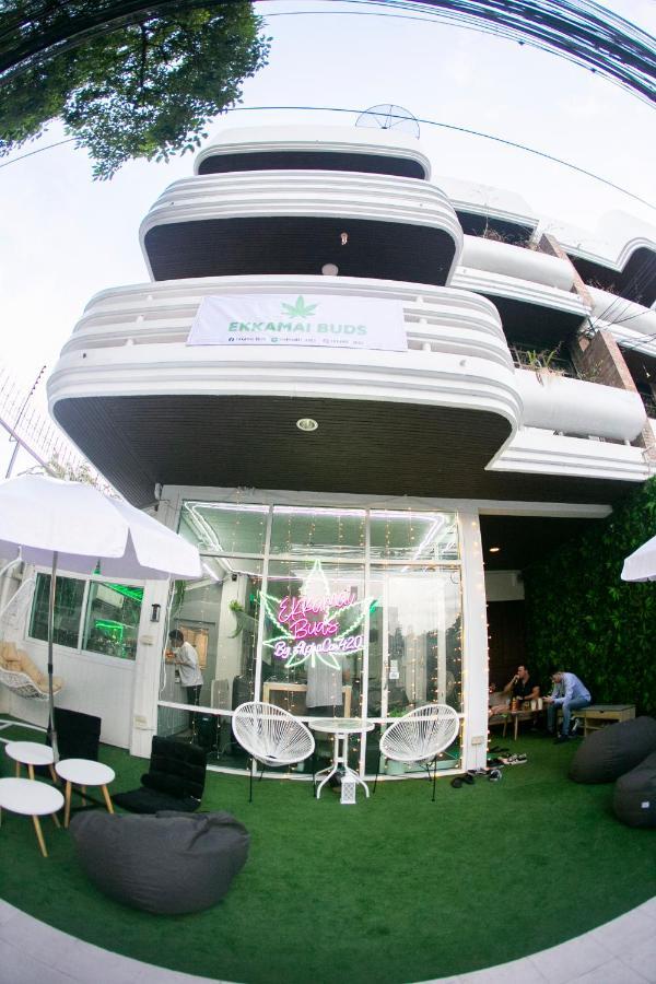 420 - Ekkamai Buds & Beds Hostel *
