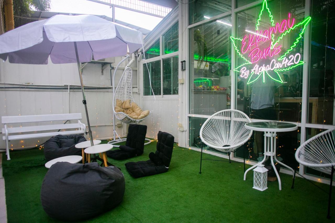 420 - Ekkamai Buds & Beds Hostel *