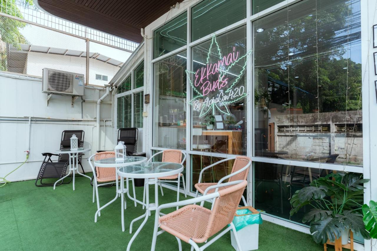 420 - Ekkamai Buds & Beds Hostel