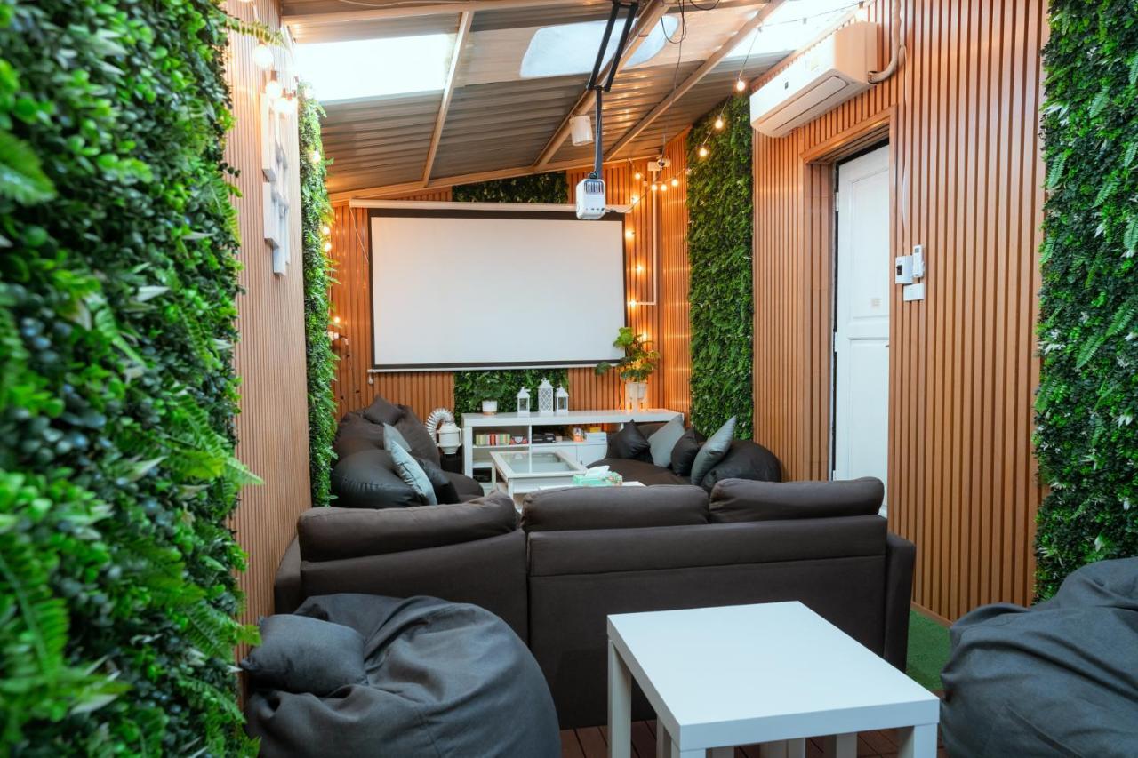 420 - Ekkamai Buds & Beds Hostel