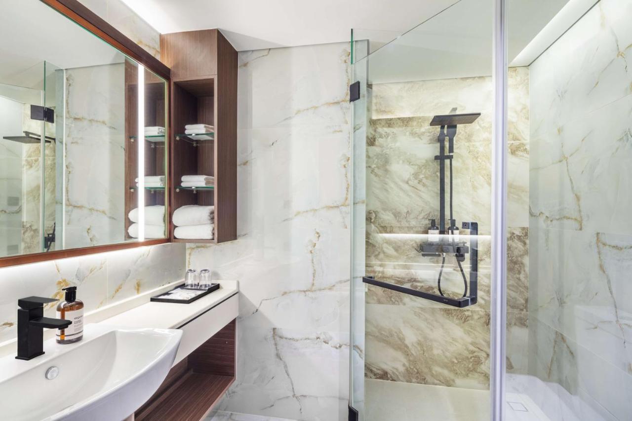 Western Click Sathorn 11 Hotel