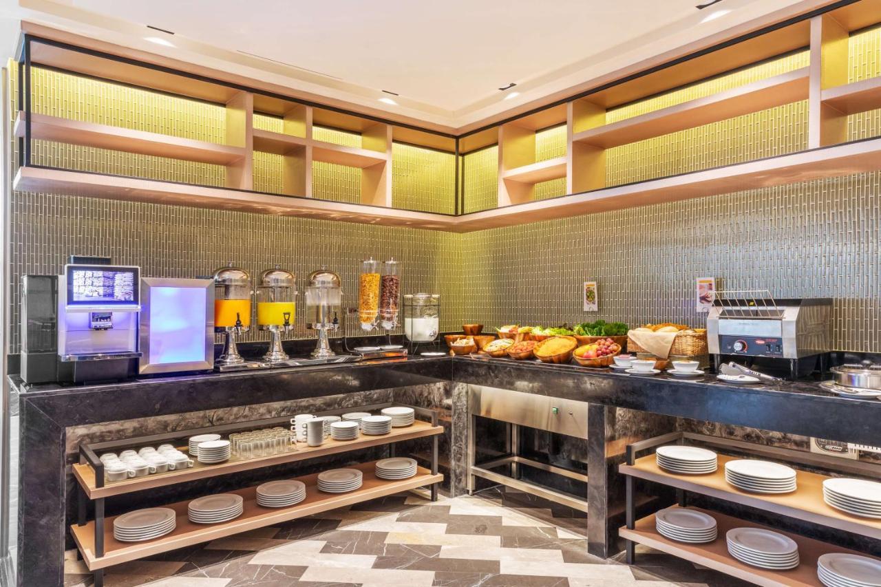 Western Click Sathorn 11