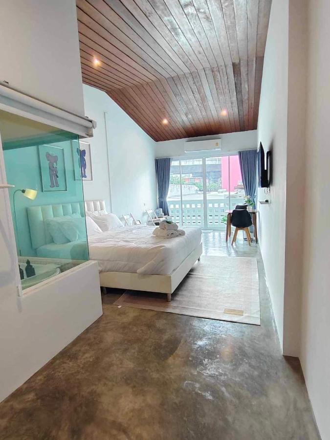 Mr Black & Ms White -self Check In Apartamento Banguecoque