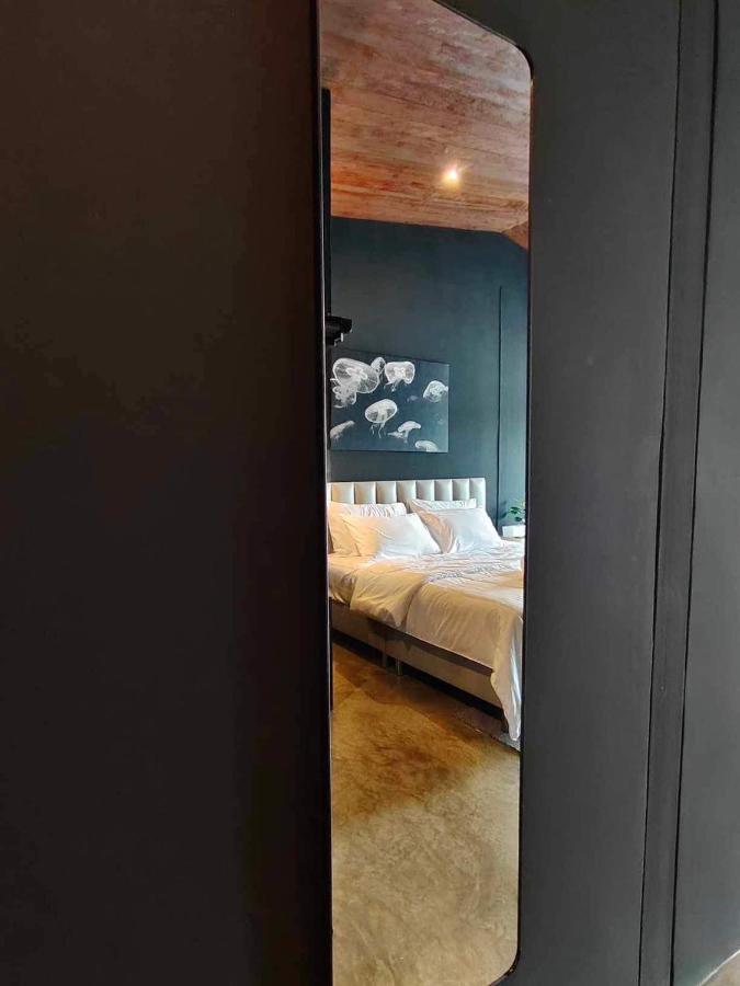 Mr Black & Ms White -self Check In Apartment *
