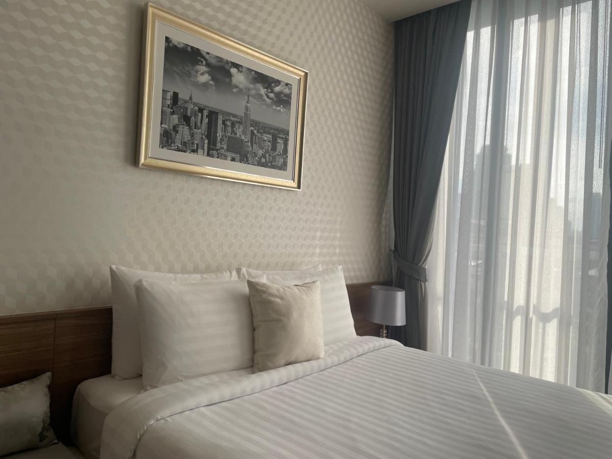 Luxurious In Sukhumvit Apartment *