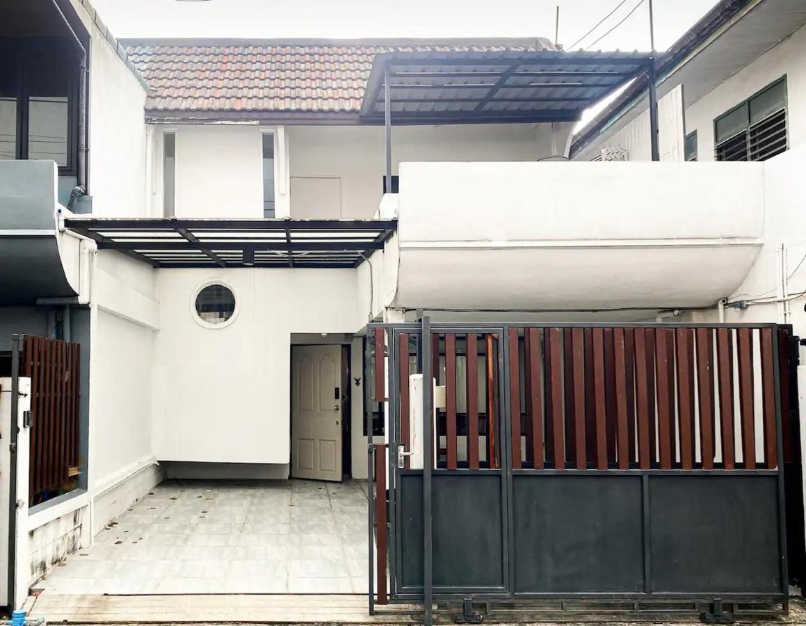 3br Entire House Next To Skytrain *