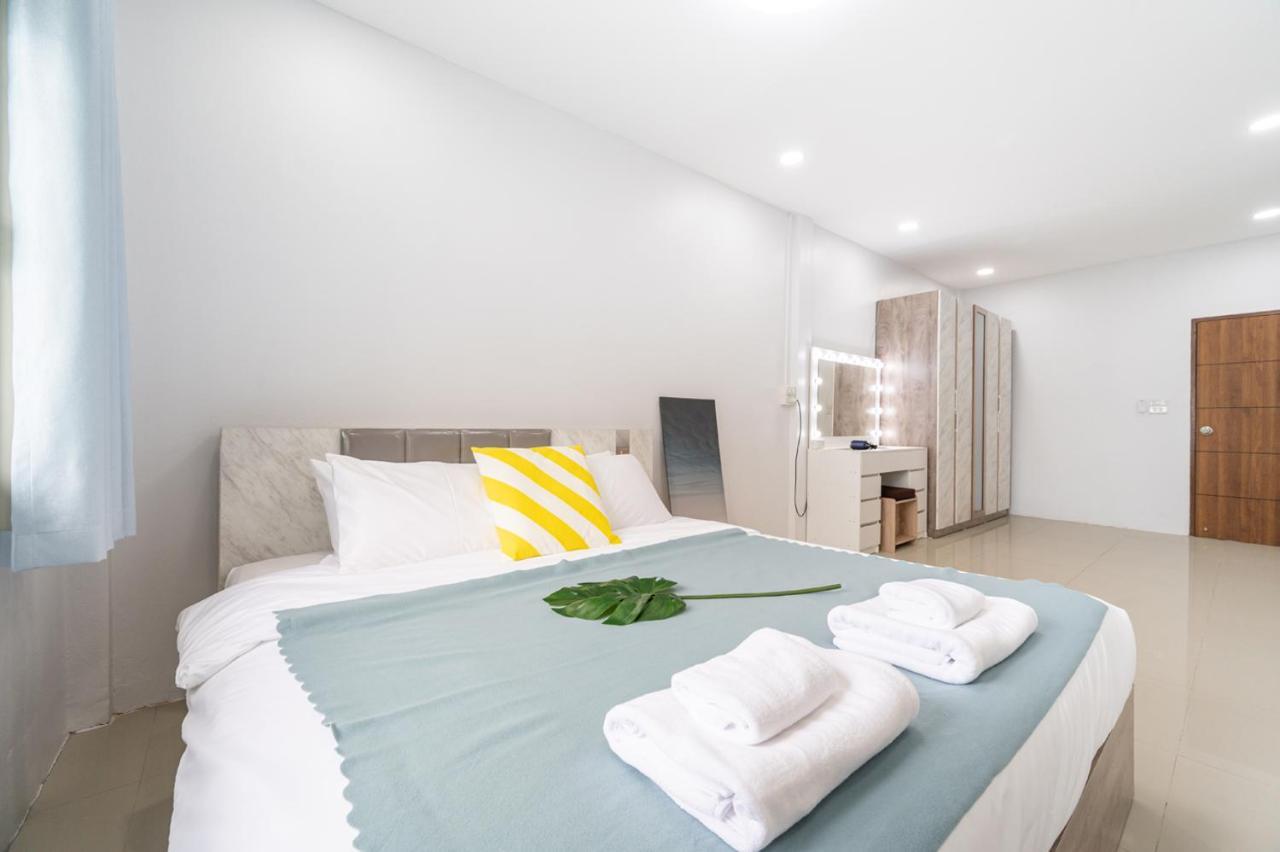 Miq Hk111-4br Ratchada-huaykwang 14pax Bangkok