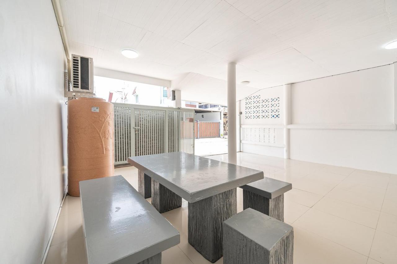 Miq Hk111-4br Ratchada-huaykwang 14pax Apartemen Bangkok