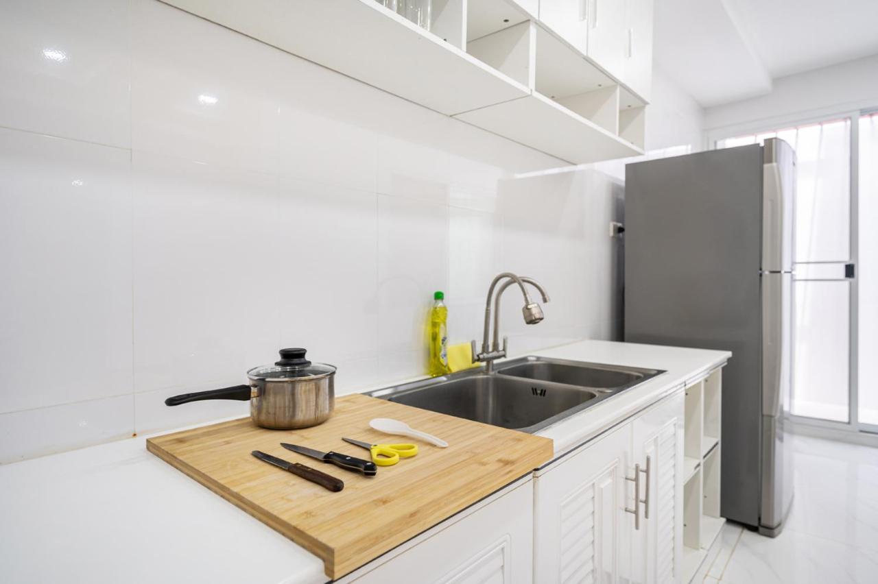 Miq Hk111-4br Ratchada-huaykwang 14pax Bangkok