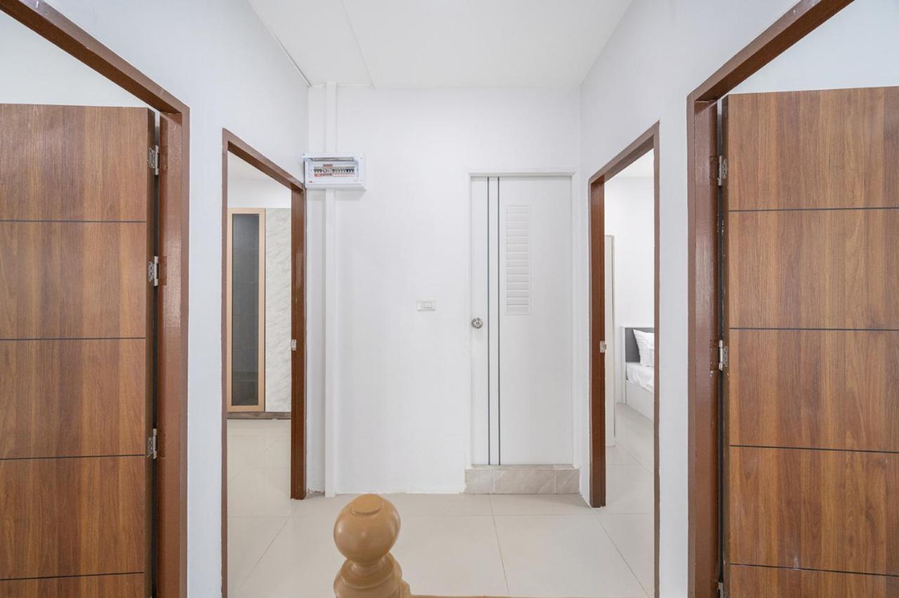 Miq Hk111-4br Ratchada-huaykwang 14pax Apartment