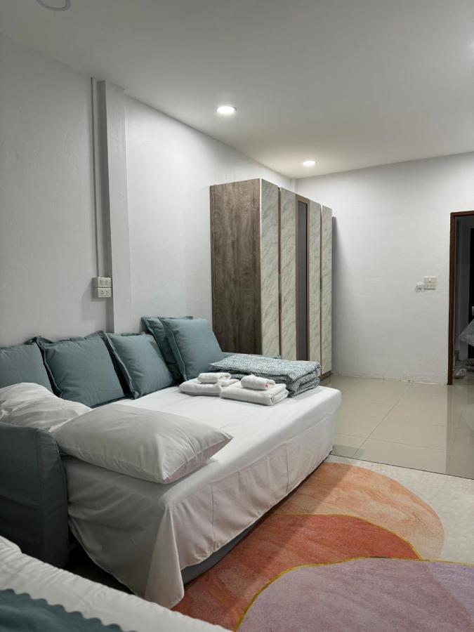 Miq Hk111-4br Ratchada-huaykwang 14pax Apartment *