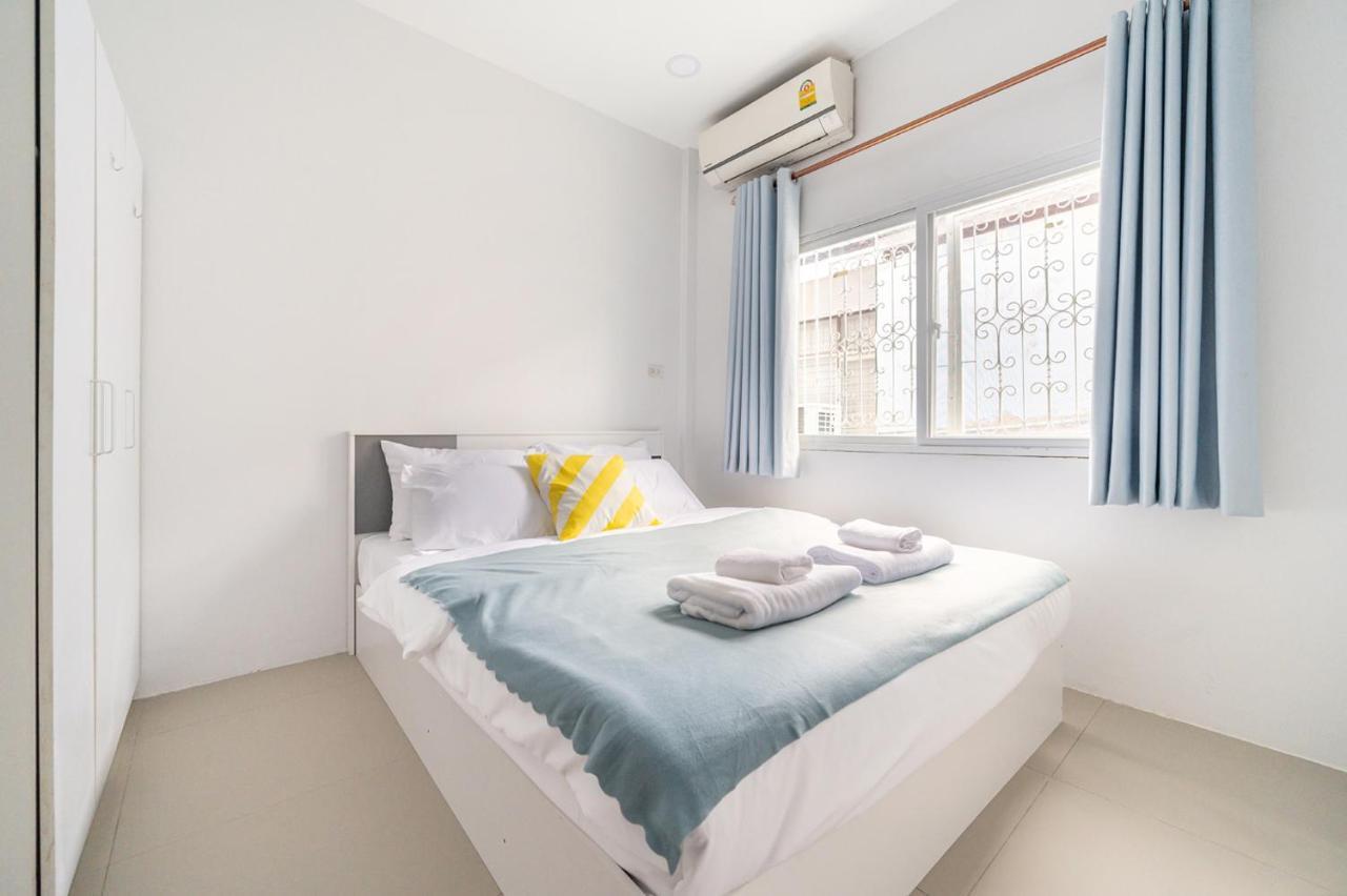 Miq Hk111-4br Ratchada-huaykwang 14pax Bangkok