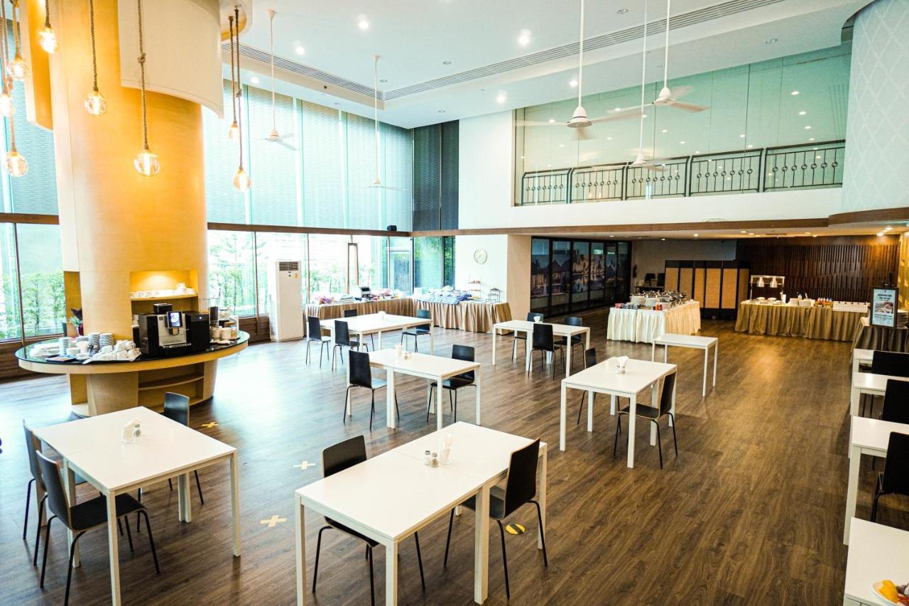 Somerset Park Suanplu Apartment
