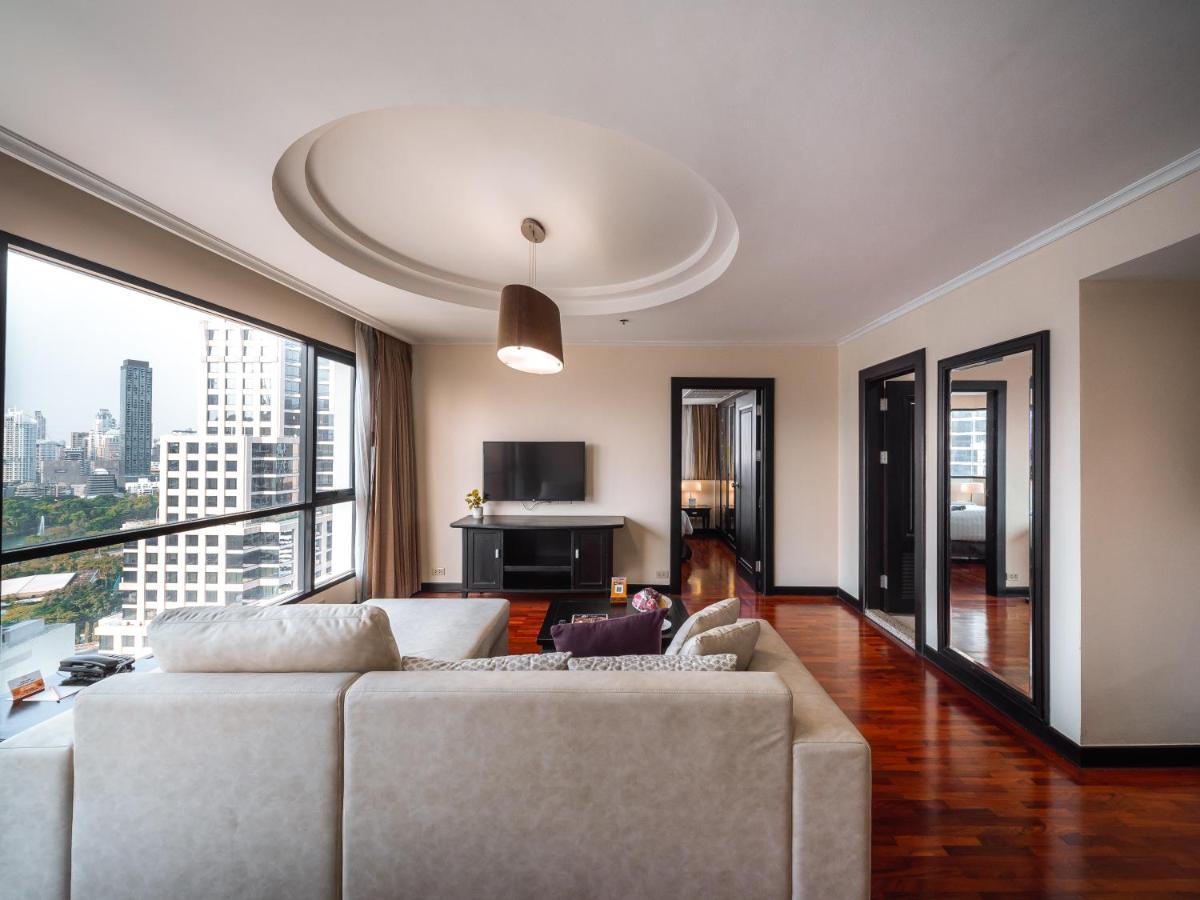 Bandara Silom, Hotel