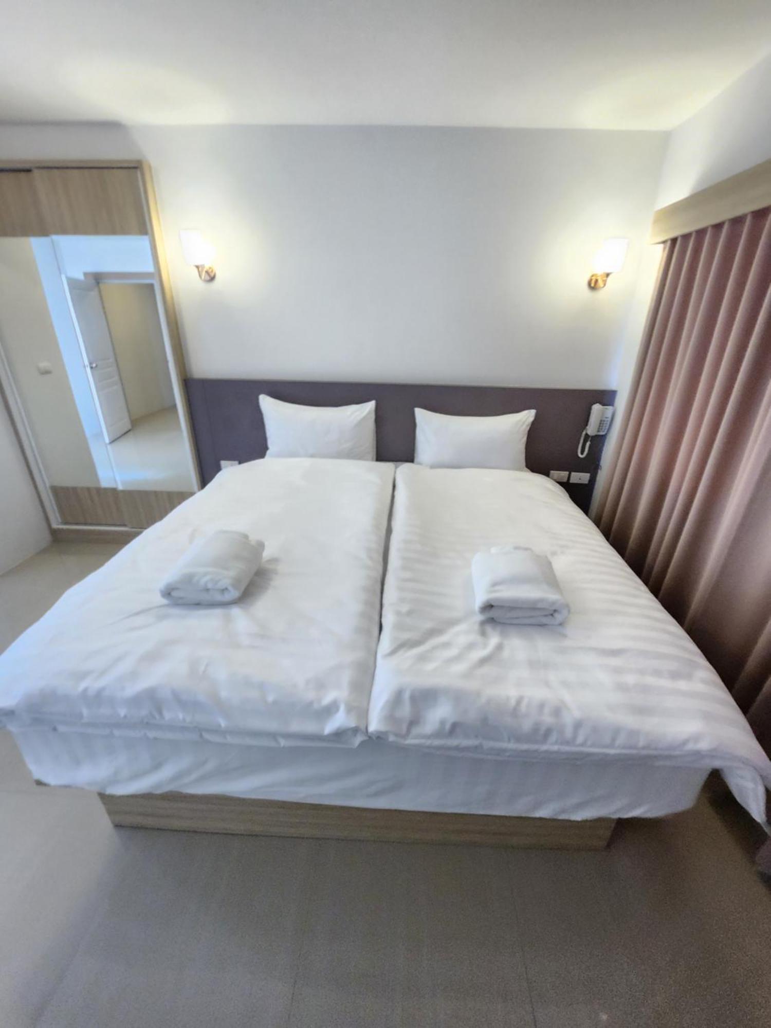 Prom Ratchada 4* Bangkok