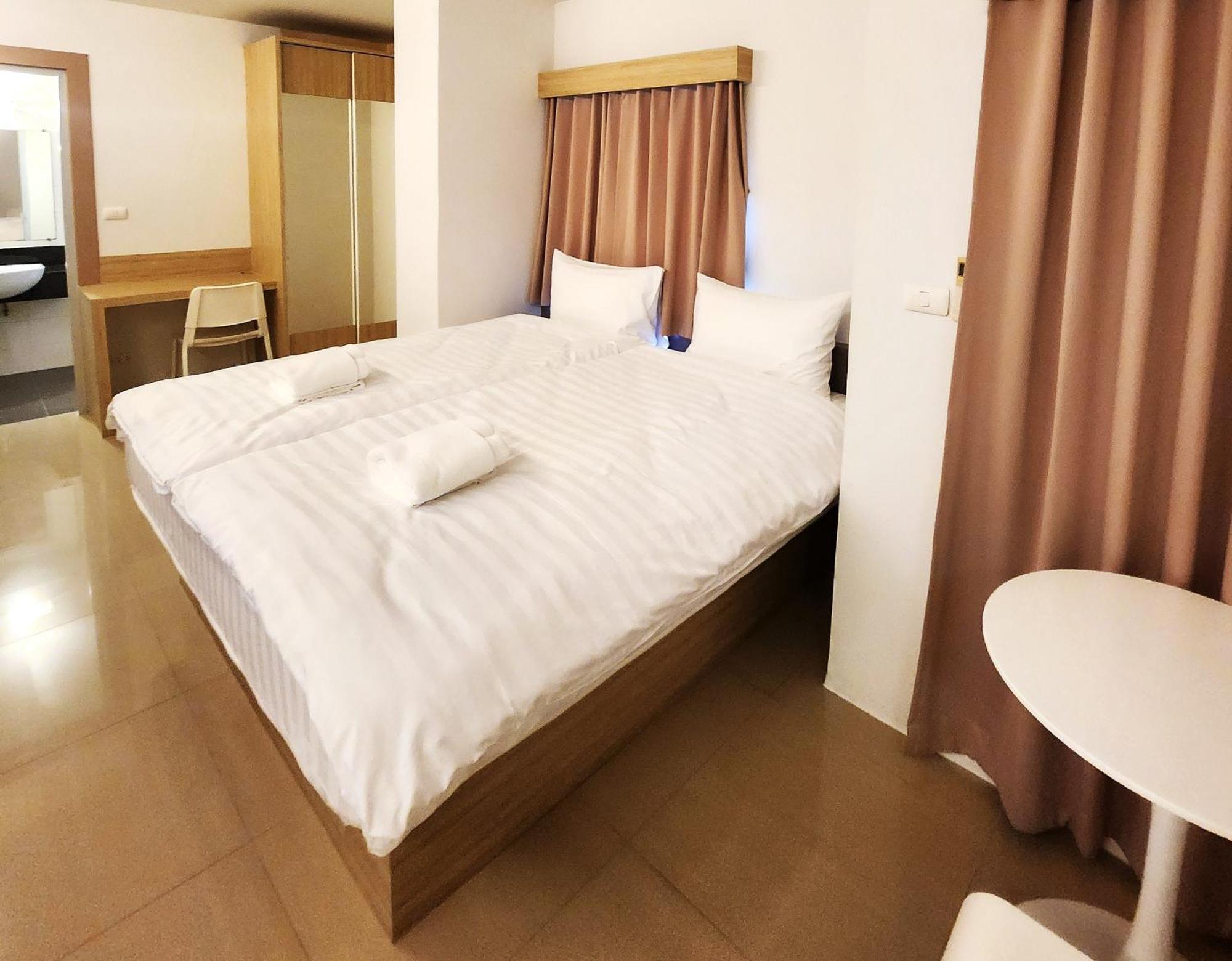 Prom Ratchada Hotel