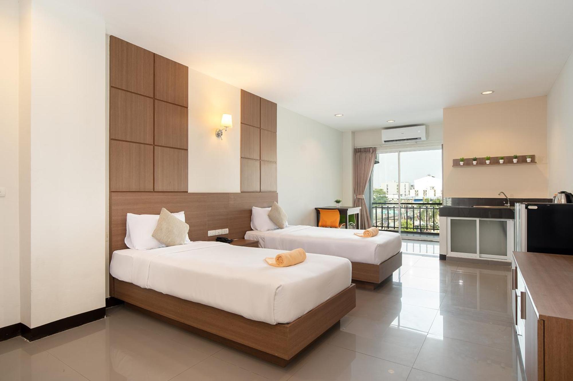 Hotel Leenova Place