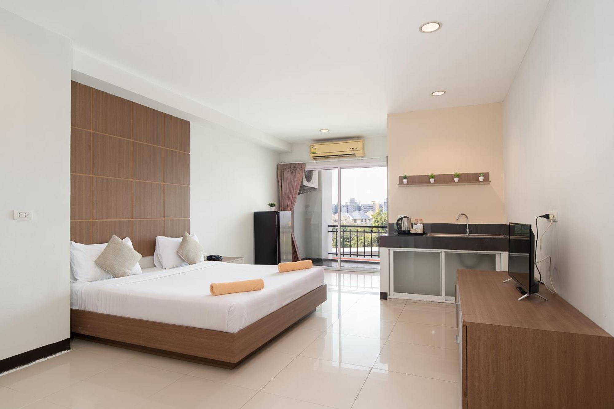 Hotel Leenova Place *