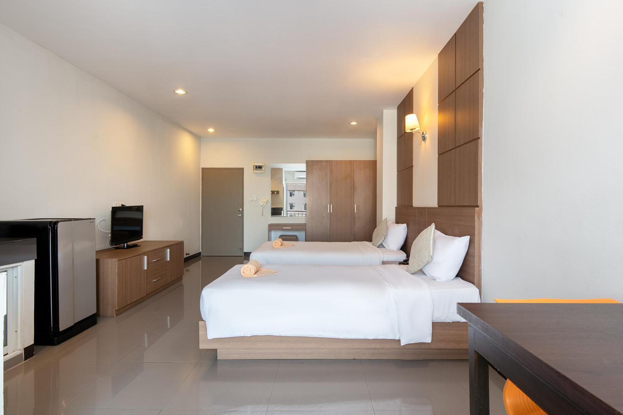 Leenova Place Hotel *