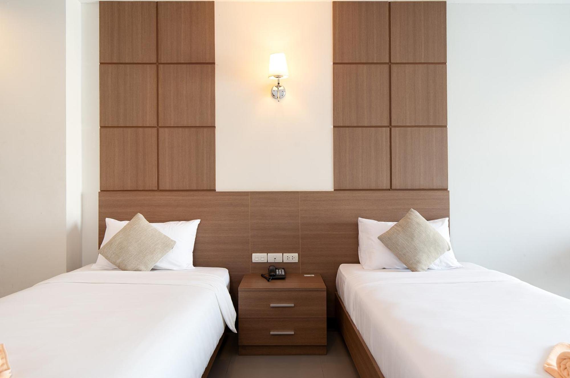 Leenova Place Hotel *
