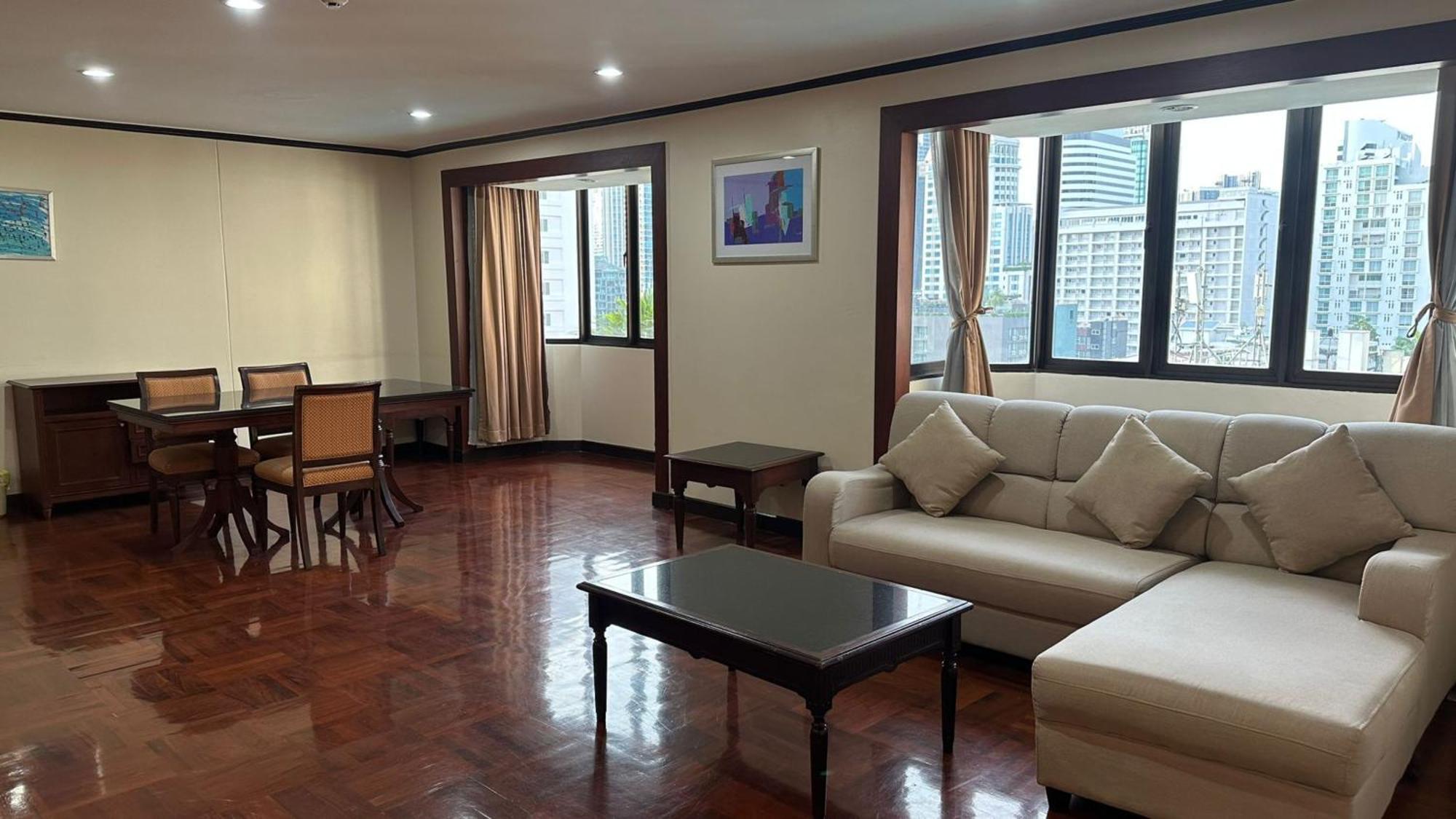 Apartment Omni Tower Cozy By Direct Bangkok