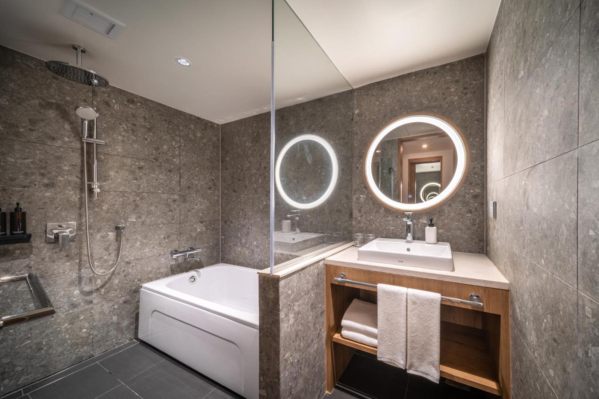 Sotetsu Grand Fresa Hotel 4*