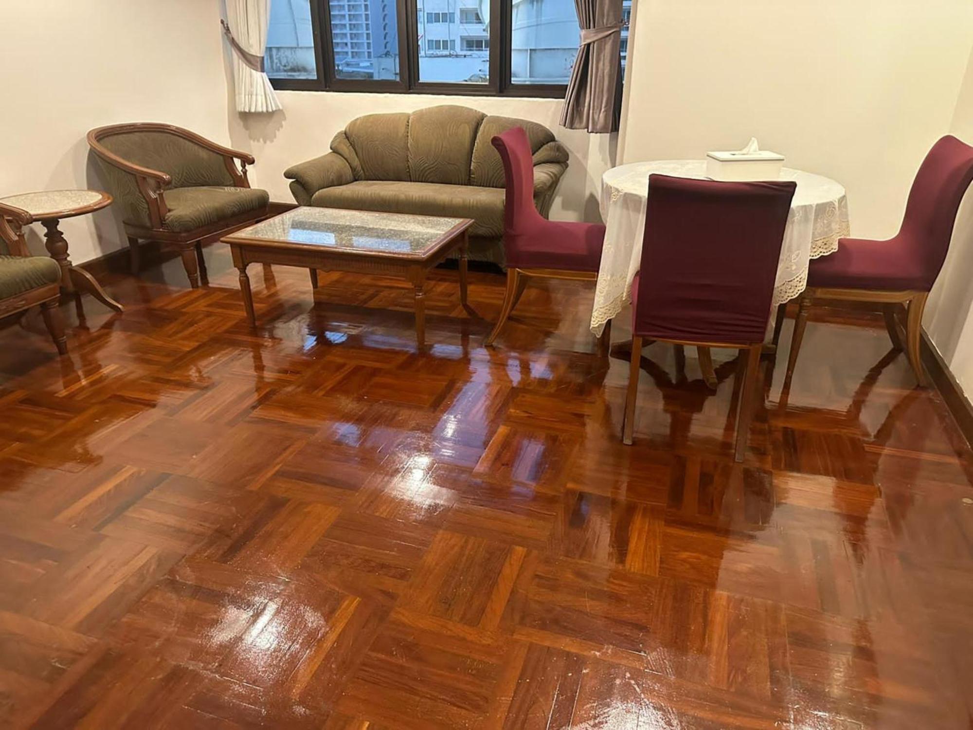 Fully Furnished Omni Tower Nana - Sukhumvit Soi 4 Apartment *