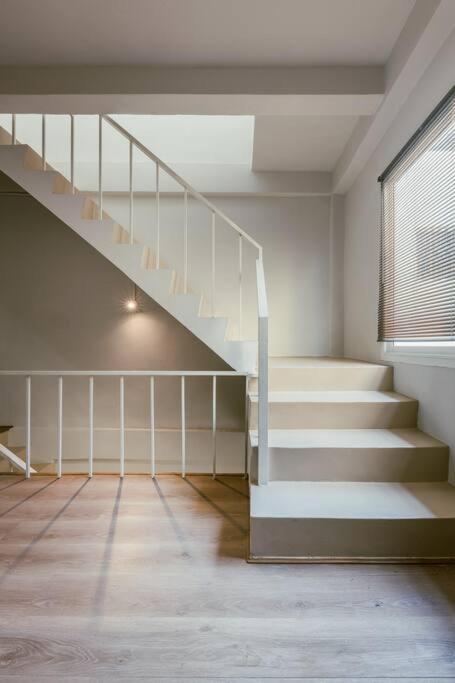 Sukhumvit Entire House 7 Pax - 2 Mins Walk From Skytrain Apartment *
