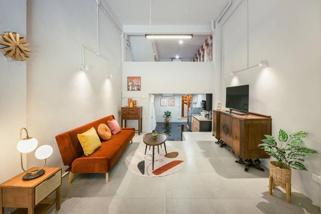 Sukhumvit Entire House 7 Pax - 2 Mins Walk From Skytrain * Bangkok