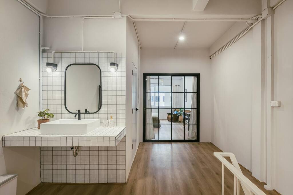 Sukhumvit Entire House 7 Pax - 2 Mins Walk From Skytrain Bangkok