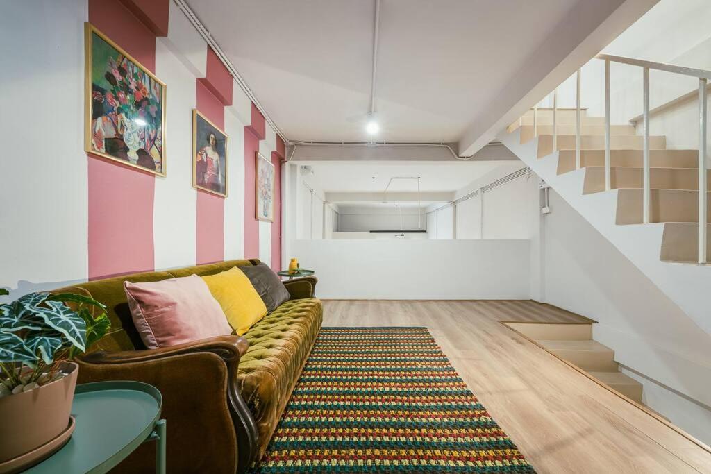 Sukhumvit Entire House 7 Pax - 2 Mins Walk From Skytrain Apartment *