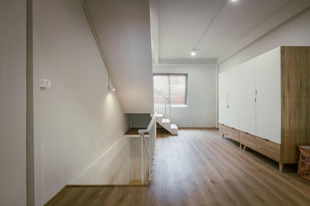 Sukhumvit Entire House 7 Pax - 2 Mins Walk From Skytrain