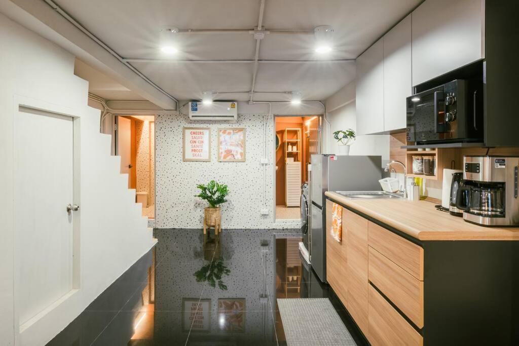 Sukhumvit Entire House 7 Pax - 2 Mins Walk From Skytrain *