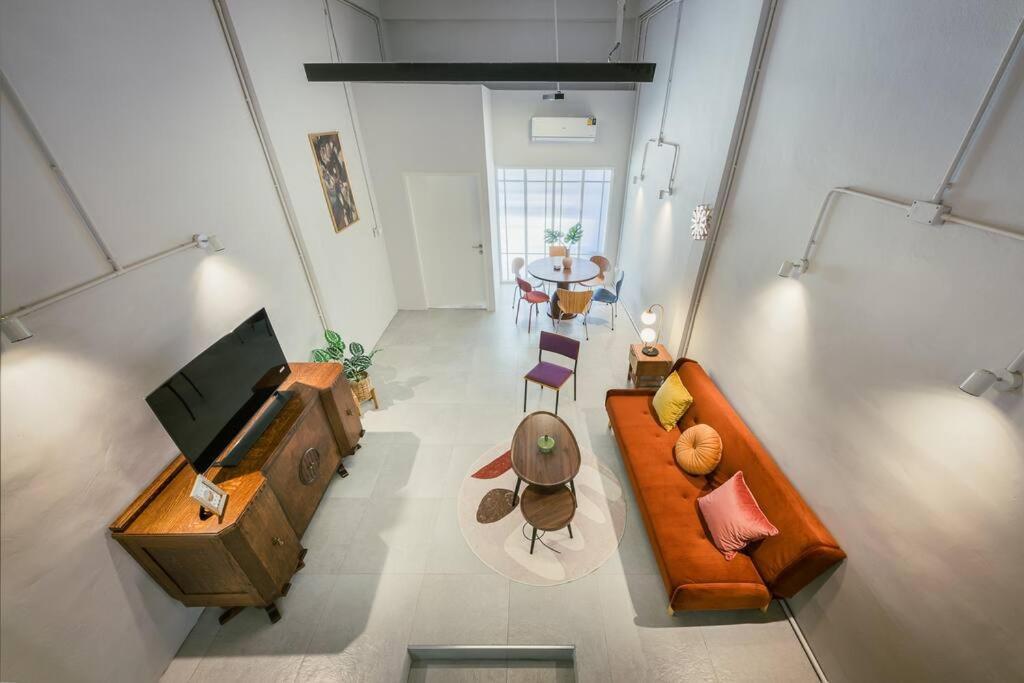Sukhumvit Entire House 7 Pax - 2 Mins Walk From Skytrain