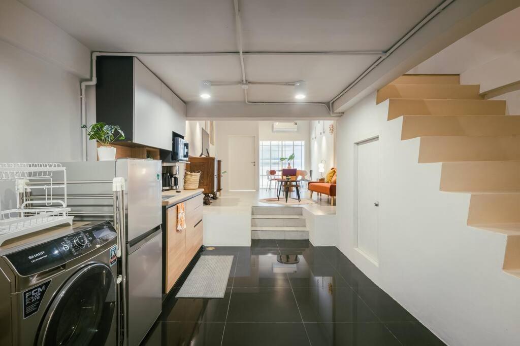 Apartment Sukhumvit Entire House 7 Pax - 2 Mins Walk From Skytrain Bangkok