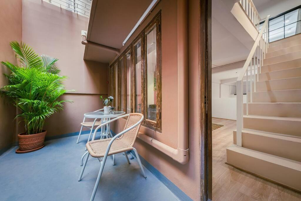 Sukhumvit Entire House 7 Pax - 2 Mins Walk From Skytrain Bangkok