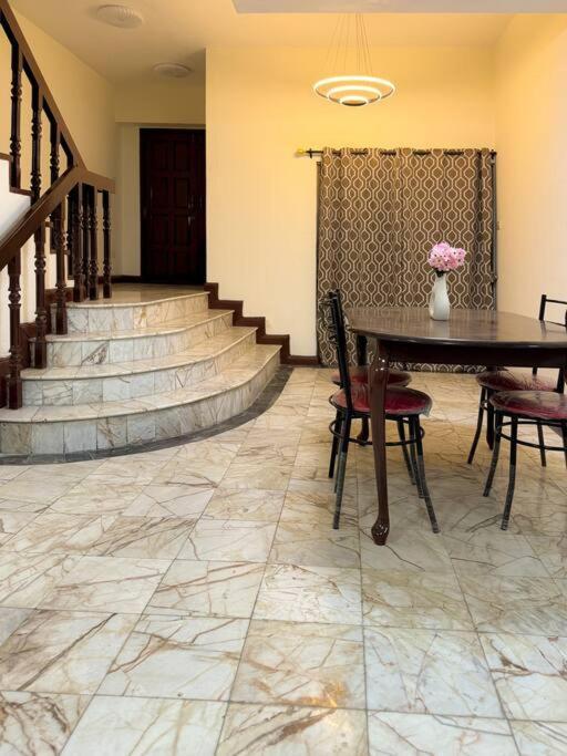 Villa Private House 3 Beds + Double Beds In Heart Of Phromphong *