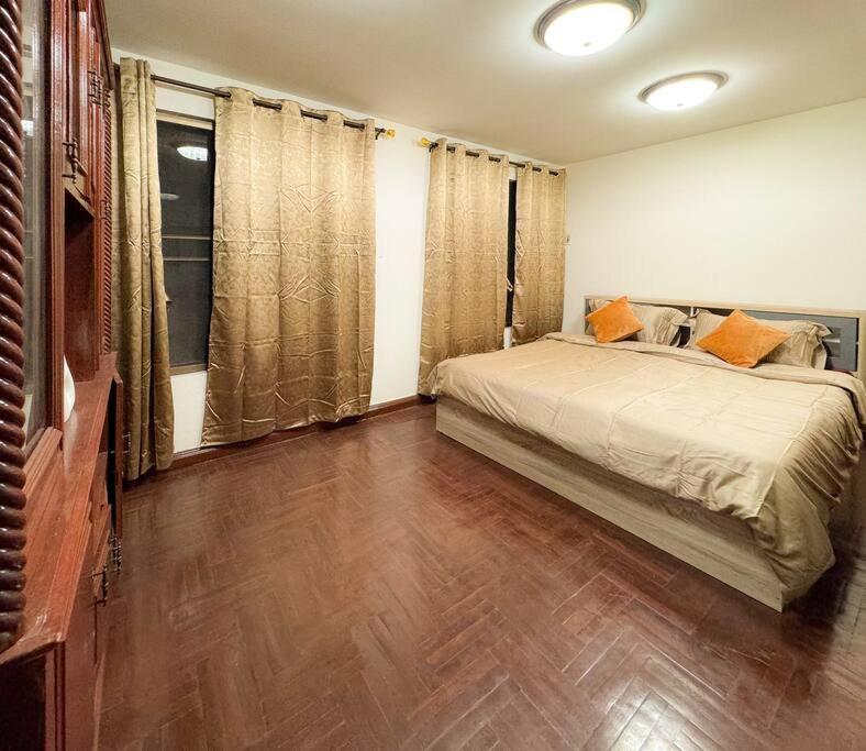 Private House 3 Beds + Double Beds In Heart Of Phromphong Villa *