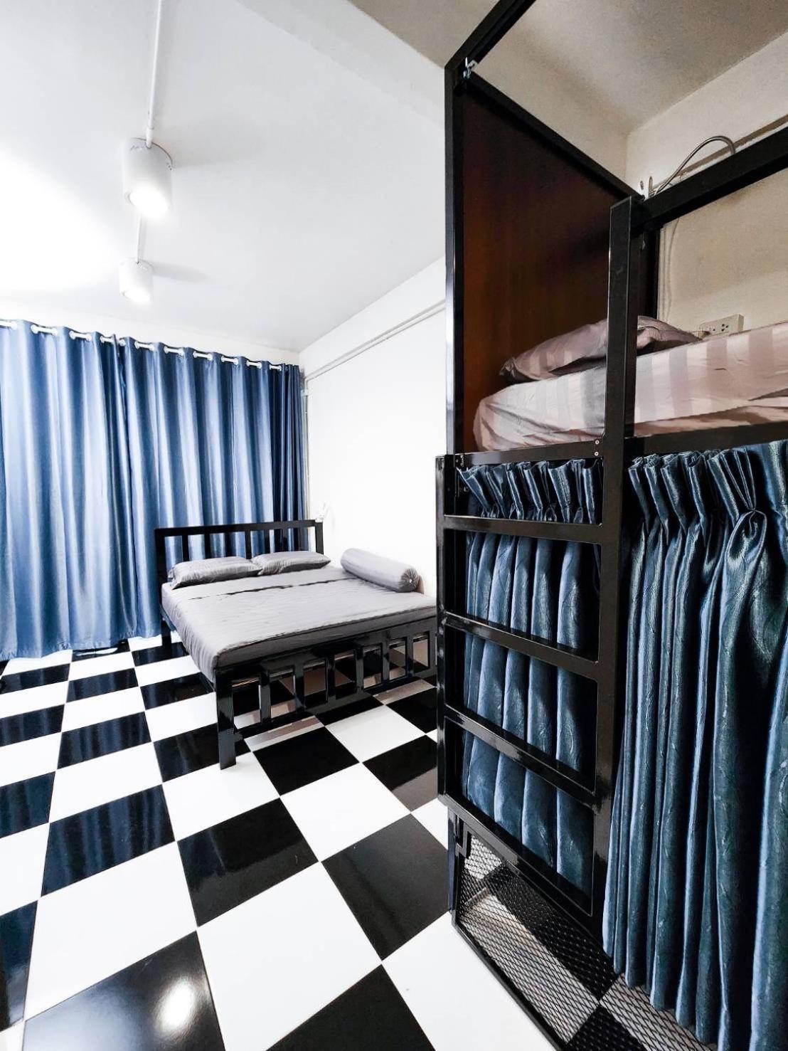 Noir Cafe And Chinatown Hostel