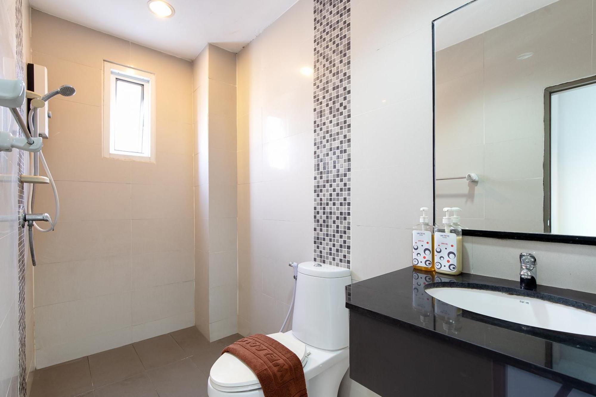 Leenova Place Hotel