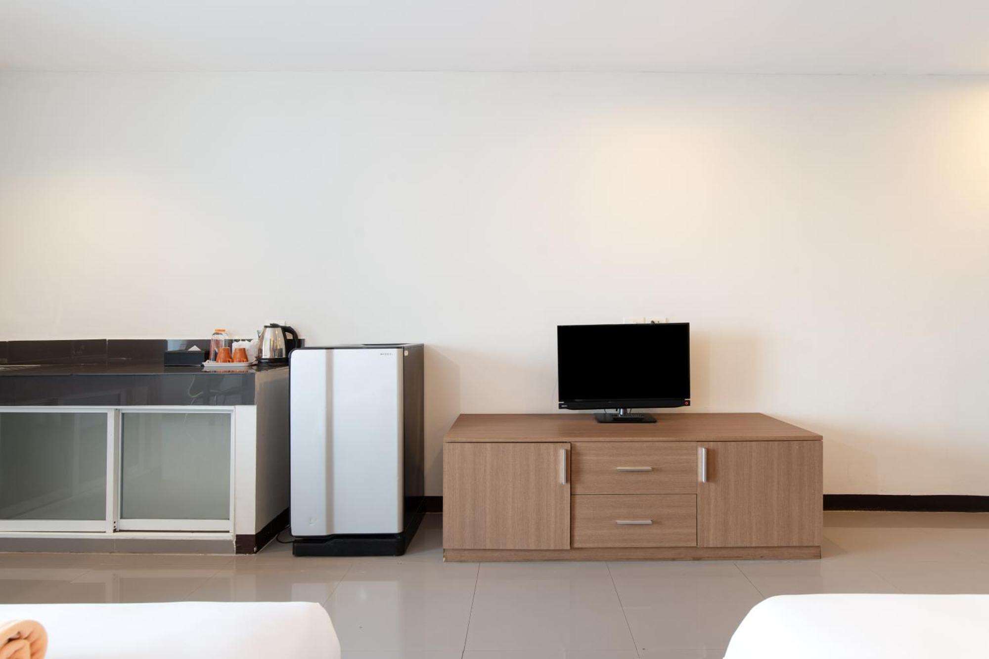 Leenova Place Hotel