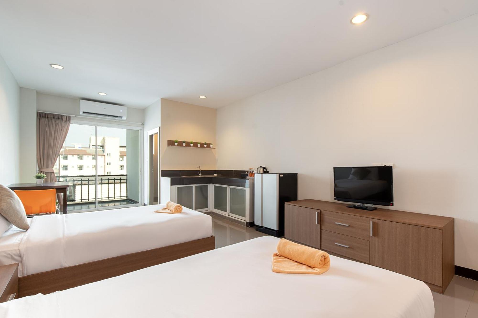 Hotel Leenova Place *