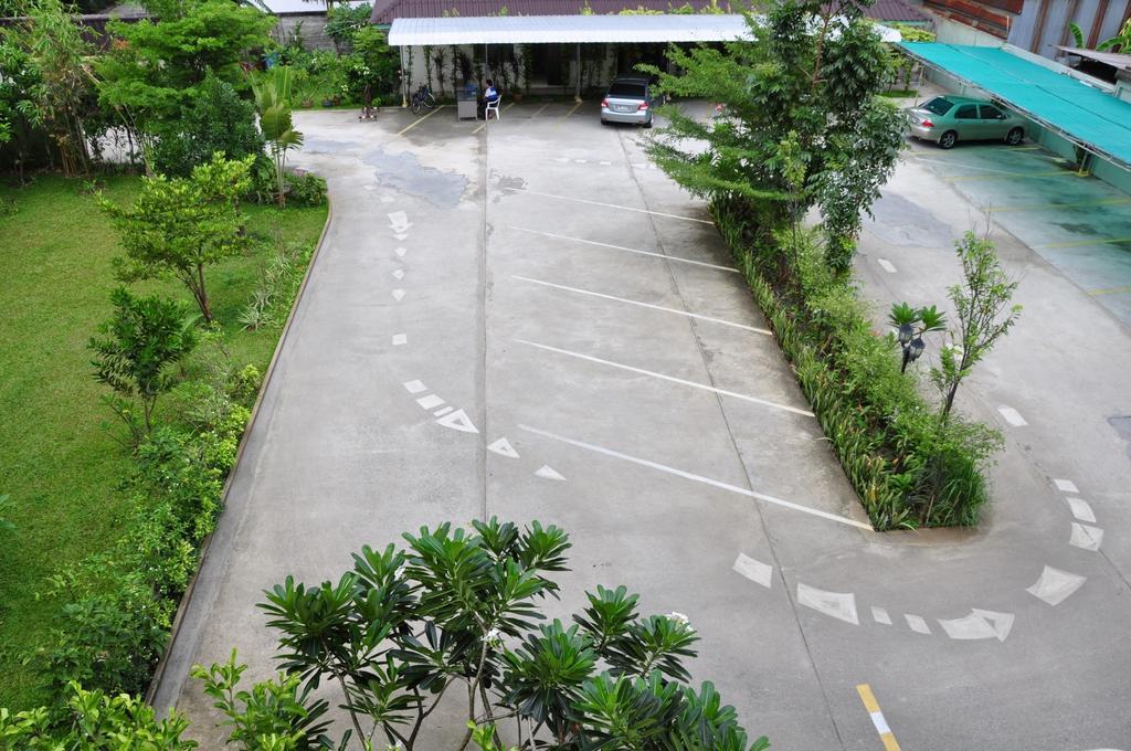 Thanaree Place Aparthotel
